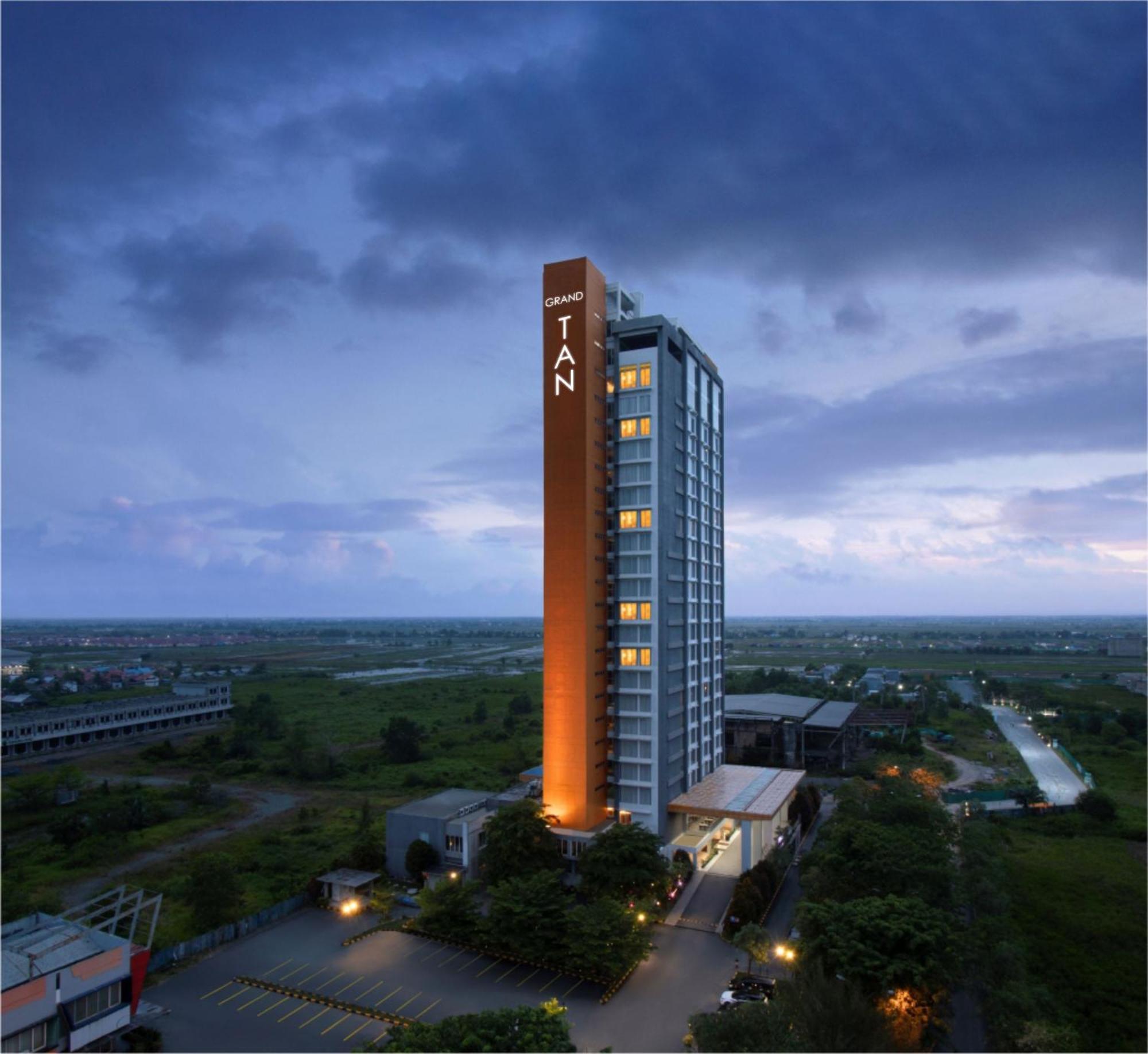 Grand Tan Banjarmasin Hotel & Convention Center Exterior foto